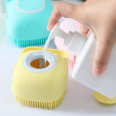 Silikónová masážna kefa na umývanie psov a mačiek s dávkovačom